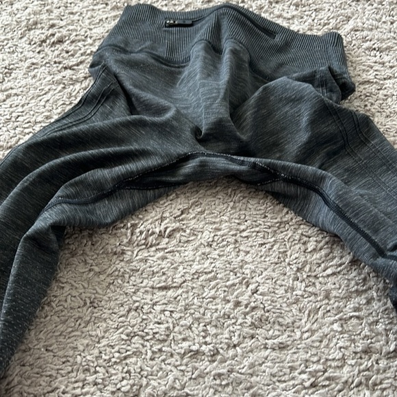 Lululemon Grey Compression Wunder Under Leggings - Picture 6 of 11